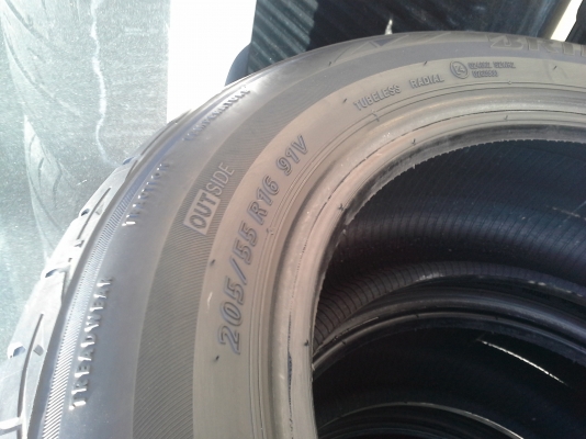 ขายยาง BRIDGESTONE 205/55/16 กลางปี13ใช้ไม่เกิน10000โล