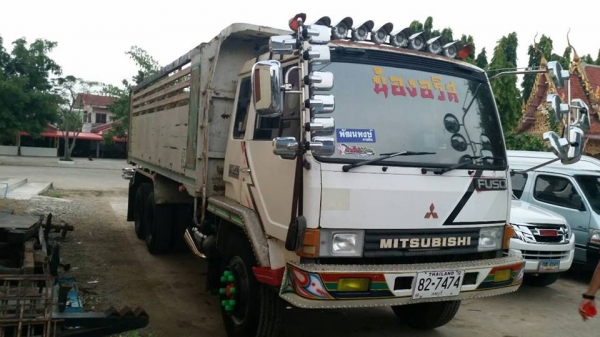 ***ขายแล้วครับขอบคุณ Truck2hand ขาย10ล้อ2เพลาดั้ม แต่งสวย บอดี้สวยเดิมบางจัด มือเดียวป้ายแดง MITSU FN527M-A2xxxx บอดี้เดิมเดิ๊มเดิม เครื่องเดิม เกียร์ก็เดิม 6D16 ครอบโบ 220แรง แห้งๆ แน่นๆ แรงดี ใช้งานน้อยเจ้าของรักษาดี เกียร์เดิม10สปีด ไม่มีหอน ช่วงล่างเด ***ขายแล้วครับขอบคุณ Truck2hand ขาย10ล้อ2เพลาดั้ม แต่งสวย บอดี้สวยเดิมบางจัด มือเดียวป้ายแดง MITSU FN527M-A2xxxx บอดี้เดิมเดิ๊มเดิม เครื่องเดิม เกียร์ก็เดิม 6D16 ครอบโบ 220แรง แห้งๆ แน่นๆ แรงดี ใช้งานน้อยเจ้าของรักษาดี เกียร์เดิม10สปีด ไม่มีหอน ช่วงล่างเด