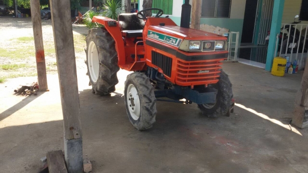 ขายครับ KUBOTA L1-24 เครื่องดี เกียร์ดี ครับ สภาพพร้อมใช้งาน มีผาน5ให้อีก 1พวง ครับ