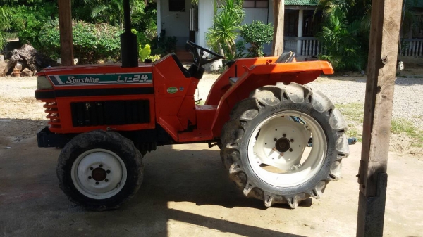 ขายครับ KUBOTA L1-24 เครื่องดี เกียร์ดี ครับ สภาพพร้อมใช้งาน มีผาน5ให้อีก 1พวง ครับ