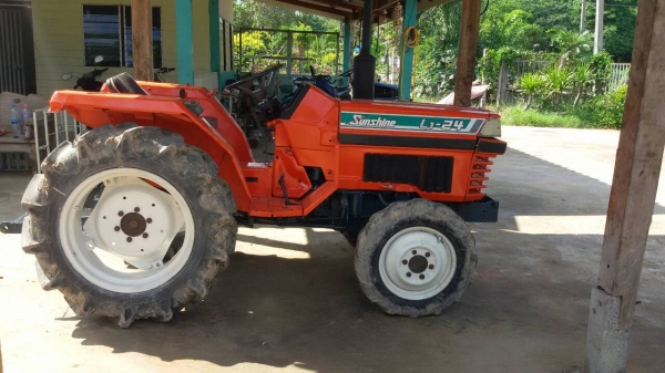ขายครับ KUBOTA L1-24 เครื่องดี เกียร์ดี ครับ สภาพพร้อมใช้งาน มีผาน5ให้อีก 1พวง ครับ