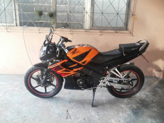 ขายด่วน CBR 150 R ราคา 28000 บาท โทร 084-6937668 ทรัพย์
