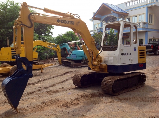 ขายรถแบ็คโฮKOMATZU PC-40รถเก่านอกมีเอกสารสภาพพร้อมใช้งาน(มีVDOให้ชม)สนใจติดต่อ085-5632278นายภานุกูล