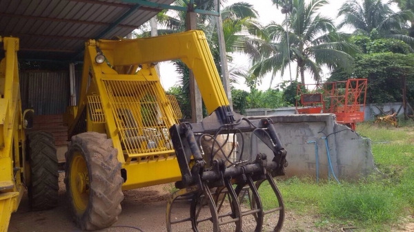 ขายรถคีบอ้อย 3 ล้อเบล เครื่อง 4 สูบพร้อมใช้งาน