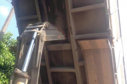 รถอีซูซุ 10 ล้อดั้ม FXZ 360 แรงม้า. ปี 55  สนใจติดต่อ 081 - 6079515