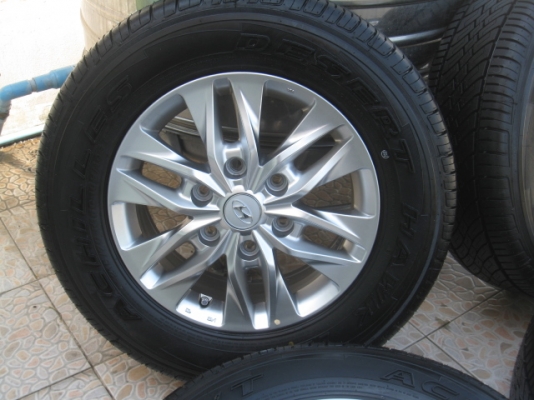 ขายล้อแม็กป้ายแดง Hyundai H1 16" พร้อมยางปี14  สนใจติดต่อเล็กคลองสามครับ 081-3747940