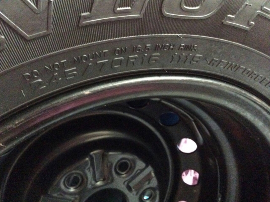 ขายยางอะไรสภาพใหม่ยังไม่เคยใช้