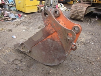 ขาย- บุ้งกี๋ สำหรับวางท่อประปา ใช้ได้กับ รถขุด แบคโฮ PC 120 ครับ สภาพสวย ใช้งานได้ทันที ราคาไม่แพง