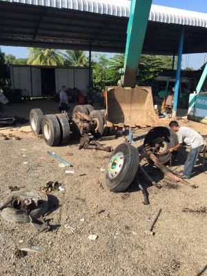 ขายอะไหล่ หัวลาก HINO MEGA   320 เครื่อง P11C  ราคาตามแต่ละชิ้นครับ.  เลือกเอาตามชอบ ครับ ราคาคุยกันได้ ถ้าถูกใจ