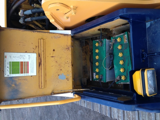 ขาย KOMATSU PC200-5 คอนโทรนสั้น ซีเรียลสูง สภาพสวย พร้อมใช้ครับ (เจ้าของขายเอง) สนใจติดต่อโดยตรง 081-4283210 ขาย KOMATSU PC200-5 คอนโทรนสั้น ซีเรียลสูง สภาพสวย พร้อมใช้ครับ (เจ้าของขายเอง) สนใจติดต่อโดยตรง 081-4283210