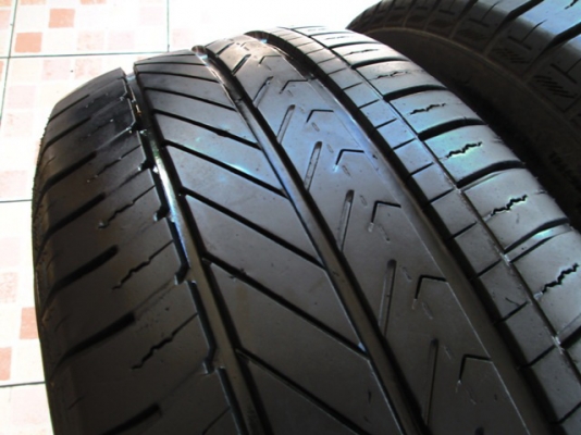 ขายยาง GOODYEAR DURAPLUS 215-60-16 ปี13 สวยๆ (1คู่)