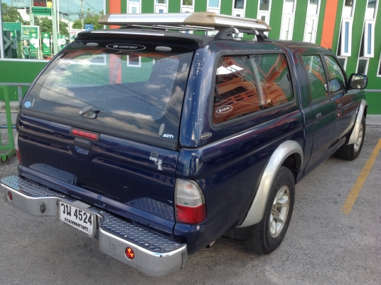 สตราด้า แกรนดิส 4 ประตู เกียร์ออโต้ สตราด้า แกรนดิส 4 ประตู เกียร์ออโต้