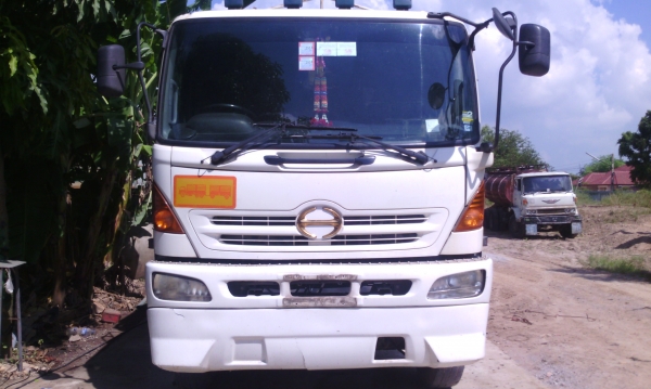 10 ล้อ HINO MEGA 320 แรงม้า 2 เพลา ไม่ดัมพ์ ปี 49 มีระบบลากจูง 10 ล้อ HINO MEGA 320 แรงม้า 2 เพลา ไม่ดัมพ์ ปี 49 มีระบบลากจูง
