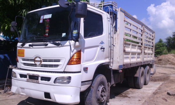 10 ล้อ HINO MEGA 320 แรงม้า 2 เพลา ไม่ดัมพ์ ปี 49 มีระบบลากจูง
