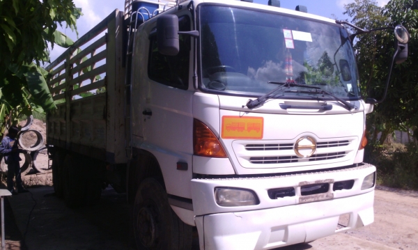 10 ล้อ HINO MEGA 320 แรงม้า 2 เพลา ไม่ดัมพ์ ปี 49 มีระบบลากจูง 10 ล้อ HINO MEGA 320 แรงม้า 2 เพลา ไม่ดัมพ์ ปี 49 มีระบบลากจูง