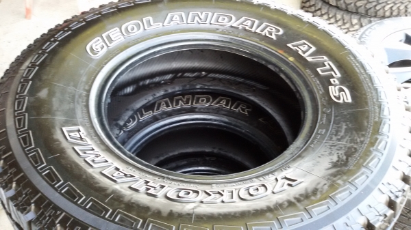 ขายยาง31x10.5 ปี12ชุดละ9500