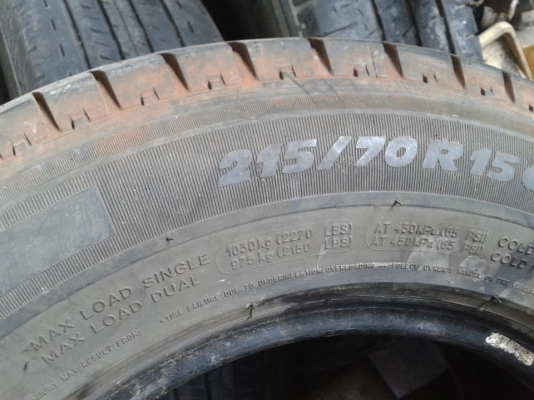 ขายยางวีโก้ ขอบ 15 / 215 /70 ยางใช้ปีเดียว รวม สี่เส้น