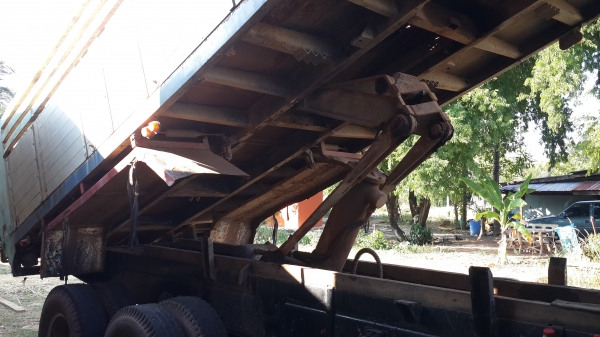 ขายด่วนรถISUZU ROCKY210 สองเพลาดั้ม สภาพพร้อมใช้ราคาไม่แพงจัดแนนท์ได้สูงโทร0843923995