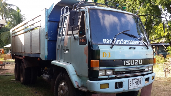 ขายด่วนรถISUZU ROCKY210 สองเพลาดั้ม สภาพพร้อมใช้ราคาไม่แพงจัดแนนท์ได้สูงโทร0843923995