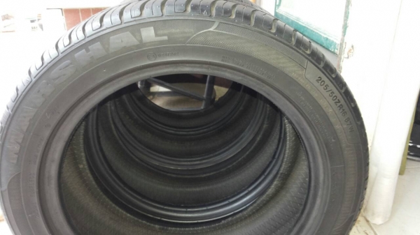 ยาง 205-50-16 ปี 2012 ดอกยางหนาๆเนื้อยางนุ่มๆ ทั้ง 4 เส้น