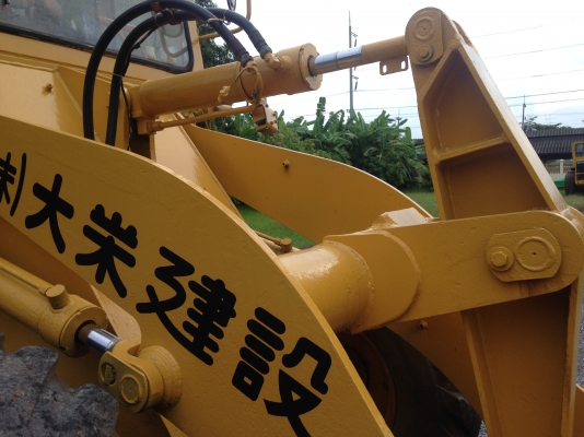 ขายรถตัก Komatsu 510 ; รถเก่าญี่ปุ่น 100\%;  สภาพสวยพร้อมใช้งานได้ทันที สนใจติดต่อ 081-9485494