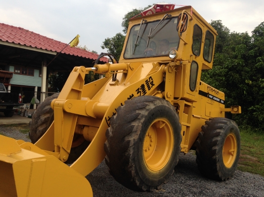 ขายรถตัก Komatsu 510 ; รถเก่าญี่ปุ่น 100\%;  สภาพสวยพร้อมใช้งานได้ทันที สนใจติดต่อ 081-9485494