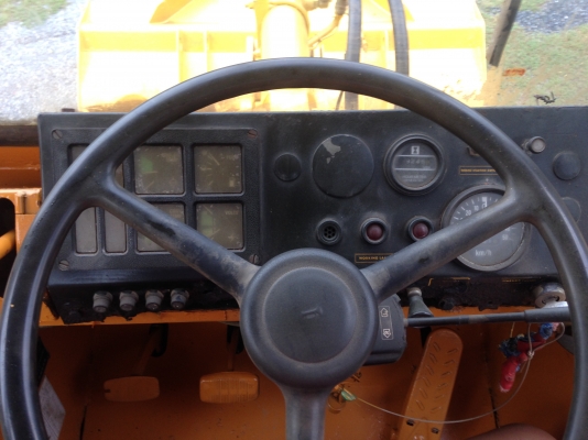 ขายรถตัก Komatsu 510 ; รถเก่าญี่ปุ่น 100\%;  สภาพสวยพร้อมใช้งานได้ทันที สนใจติดต่อ 081-9485494