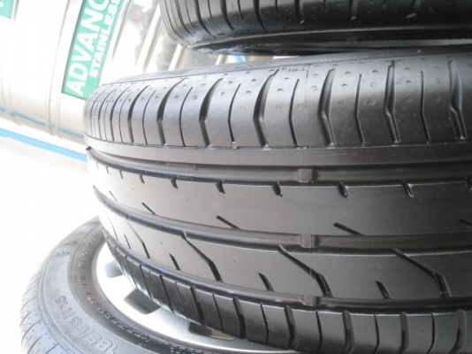 ขายล้อแม็ก Ford fiesta 15" พร้อมยางงปี13 สนใจติดต่อเล็กคลองสามครับ 081--3747940