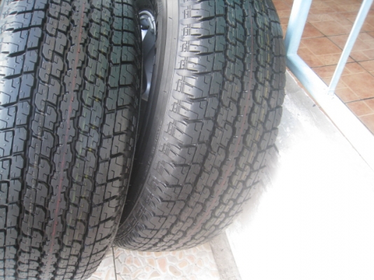 ขายล้อแม็กป้ายแดง Vigo 16" พร้อมยางปี14 สนใจติดต่อเล็กคลองสามครับ 081-3747940