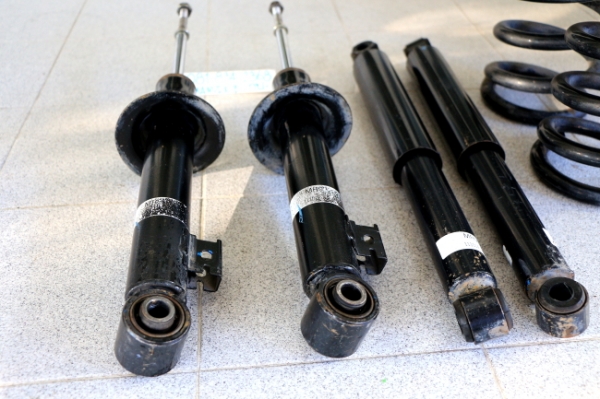 โช้ค+สปริงMITSUBISHI TRITON โช้ค+สปริงMITSUBISHI TRITON