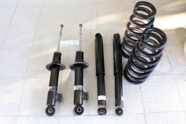 โช้ค+สปริงMITSUBISHI TRITON