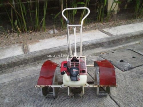 เครื่องกำจัดวัชพืชในร่องข้าว !!!   MARUYAMA   รหัสสินค้า : 14001600 หรือเพิ่มเติมไดที่ www.nihonmono.com