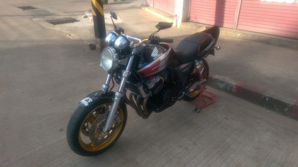 ขายคับ HONDA CB400 ปี97 เวอร์ชั่นS ของแต่งล้น ท่อแต่ง YOSHIMURA ไทเทเนียมทั้งเส้น ท้ายแต่งเทค1 โซ่สเตอร์เต็ม แฮนด์บาร์ กระจกแต่ง อินวอยส์ สรรพสามิตร สวยๆ คับ ราคา 72500 บาท ส่งได้ทั่วไทยคับ สนใจติดต่อ 081-0578282 ไอดีไลน์ POPBIGBIKESAKON คับ สนใจรถสวย ถูก