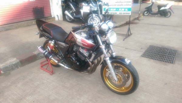 ขายคับ HONDA CB400 ปี97 เวอร์ชั่นS ของแต่งล้น ท่อแต่ง YOSHIMURA ไทเทเนียมทั้งเส้น ท้ายแต่งเทค1 โซ่สเตอร์เต็ม แฮนด์บาร์ กระจกแต่ง อินวอยส์ สรรพสามิตร สวยๆ คับ ราคา 72500 บาท ส่งได้ทั่วไทยคับ สนใจติดต่อ 081-0578282 ไอดีไลน์ POPBIGBIKESAKON คับ สนใจรถสวย ถูก