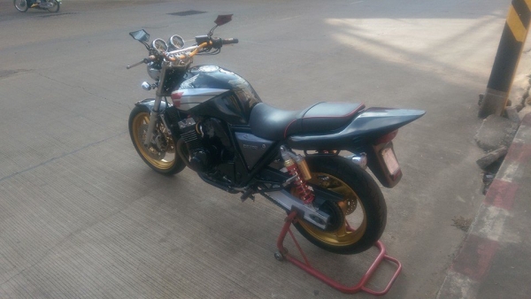 ขายคับ HONDA CB400 ปี97 เวอร์ชั่นS ของแต่งล้น ท่อแต่ง YOSHIMURA ไทเทเนียมทั้งเส้น ท้ายแต่งเทค1 โซ่สเตอร์เต็ม แฮนด์บาร์ กระจกแต่ง อินวอยส์ สรรพสามิตร สวยๆ คับ ราคา 72500 บาท ส่งได้ทั่วไทยคับ สนใจติดต่อ 081-0578282 ไอดีไลน์ POPBIGBIKESAKON คับ สนใจรถสวย ถูก