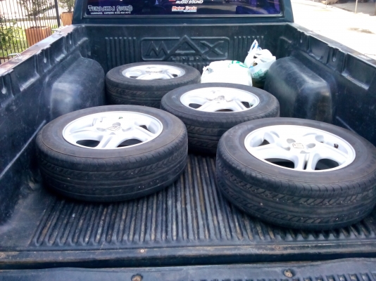 แม็คขอบ14พร้อมยาง2500 แม็คขอบ14พร้อมยาง2500