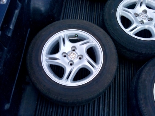 แม็คขอบ14พร้อมยาง2500 แม็คขอบ14พร้อมยาง2500