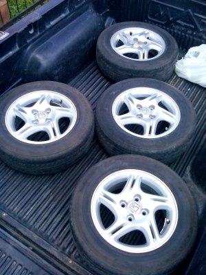 แม็คขอบ14พร้อมยาง2500 แม็คขอบ14พร้อมยาง2500