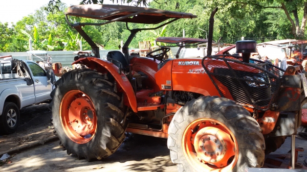 คูโบต้า M 7040 พร้อมใบมีดหน้า มือสองถูกม๊าก มาก ราคา 280,000  บาท