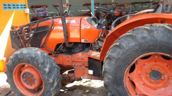 คูโบต้า M 7040 พร้อมใบมีดหน้า มือสองถูกม๊าก มาก ราคา 280,000  บาท