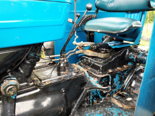 ขายรถไถ FORD 7610 2 เพลา เล่มทะเบียน ใบมีดดันหน้า 4 จาน ราคา 520000