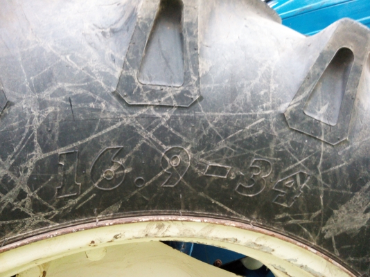 ขายรถไถ FORD 7610 2 เพลา เล่มทะเบียน ใบมีดดันหน้า 4 จาน ราคา 520000