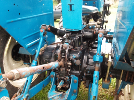 ขายรถไถ FORD 7610 2 เพลา เล่มทะเบียน ใบมีดดันหน้า 4 จาน ราคา 520000