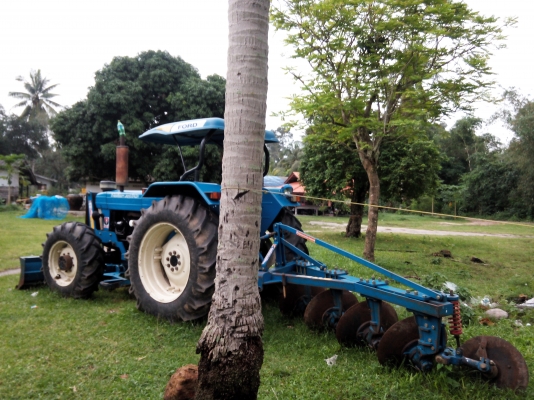 ขายรถไถ FORD 7610 2 เพลา เล่มทะเบียน ใบมีดดันหน้า 4 จาน ราคา 520000