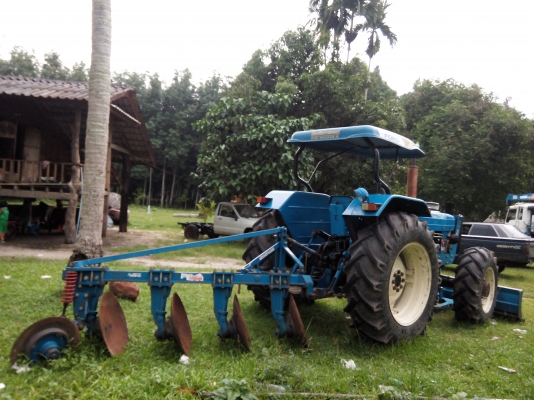 ขายรถไถ FORD 7610 2 เพลา เล่มทะเบียน ใบมีดดันหน้า 4 จาน ราคา 520000