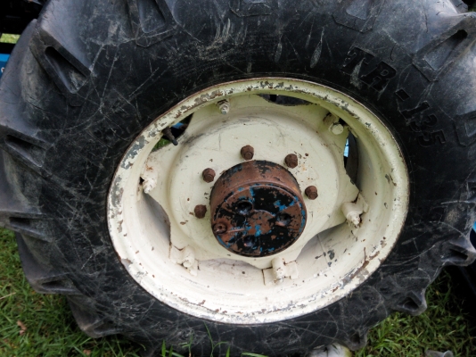 ขายรถไถ FORD 7610 2 เพลา เล่มทะเบียน ใบมีดดันหน้า 4 จาน ราคา 520000