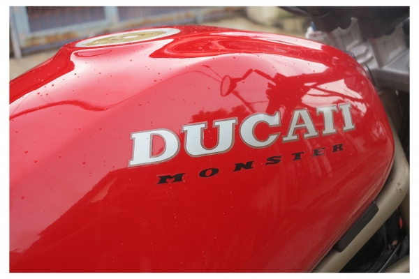 -------------- Ducati M900 ----------- -------------- Ducati M900 -----------