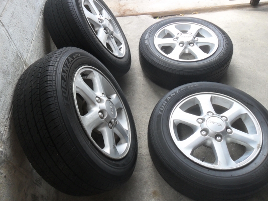 ล้อแม็ก 16นิ้ว 6รู อีซูสุ พร้อมยาง สวยๆ 4 ล้อ ราคา 6900 บาท