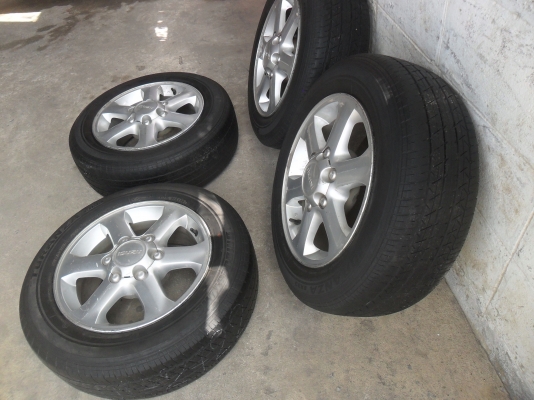 ล้อแม็ก 16นิ้ว 6รู อีซูสุ พร้อมยาง สวยๆ 4 ล้อ ราคา 6900 บาท