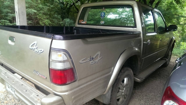 ขายสี่ประตูอีซูซุ ดราก้อน ปี 2001 โฟวิีล 230,000 บาท ขายสี่ประตูอีซูซุ ดราก้อน ปี 2001 โฟวิีล 230,000 บาท